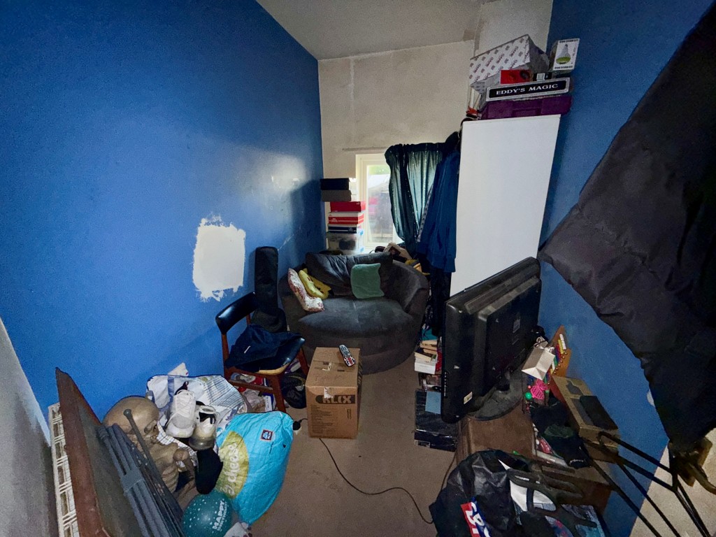 Lot: 223 - PAIR OF TWO-BEDROOM FLATS FOR INVESTMENT - Flat A Bedroom two